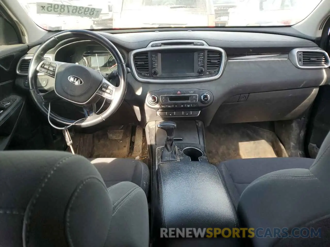 8 Photograph of a damaged car 5XYPG4A32KG463068 KIA SORENTO 2019