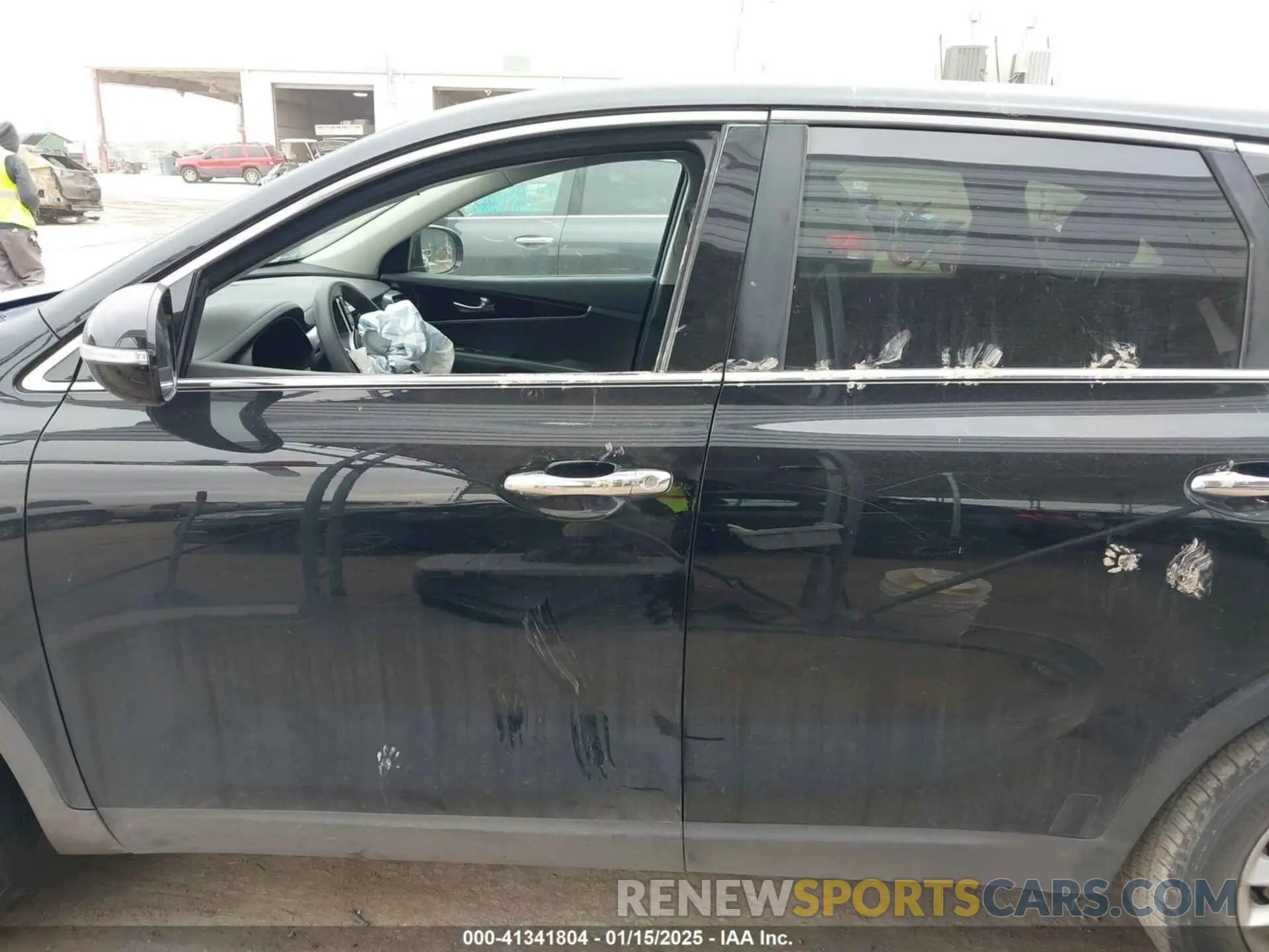 13 Photograph of a damaged car 5XYPG4A32KG467377 KIA SORENTO 2019