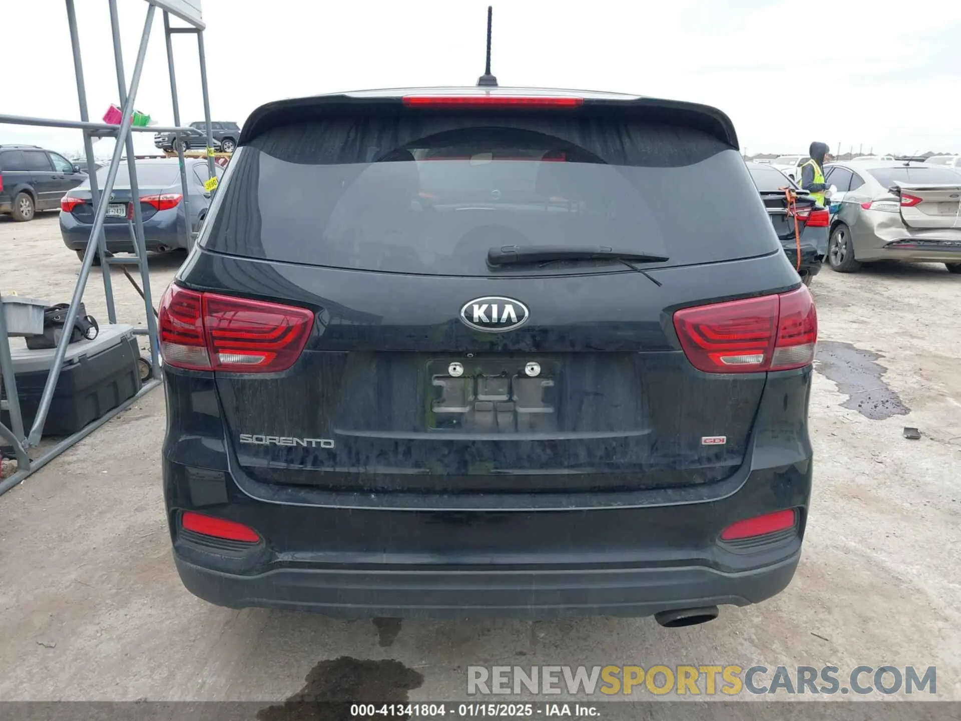 15 Photograph of a damaged car 5XYPG4A32KG467377 KIA SORENTO 2019