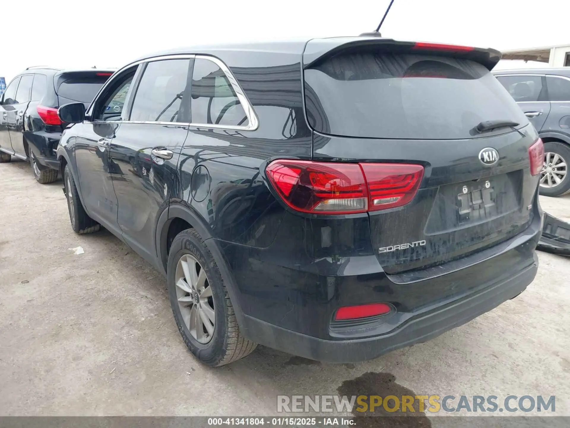 3 Photograph of a damaged car 5XYPG4A32KG467377 KIA SORENTO 2019