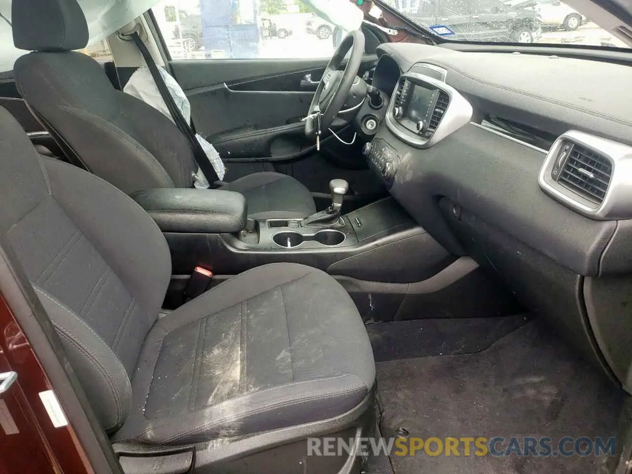 7 Photograph of a damaged car 5XYPG4A32KG476077 KIA SORENTO 2019