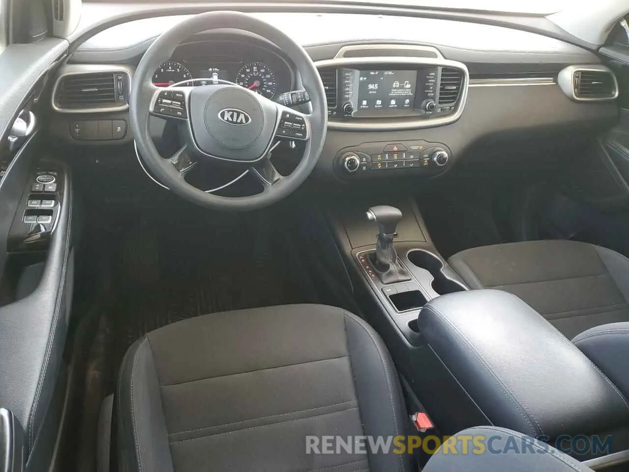 8 Photograph of a damaged car 5XYPG4A32KG479030 KIA SORENTO 2019