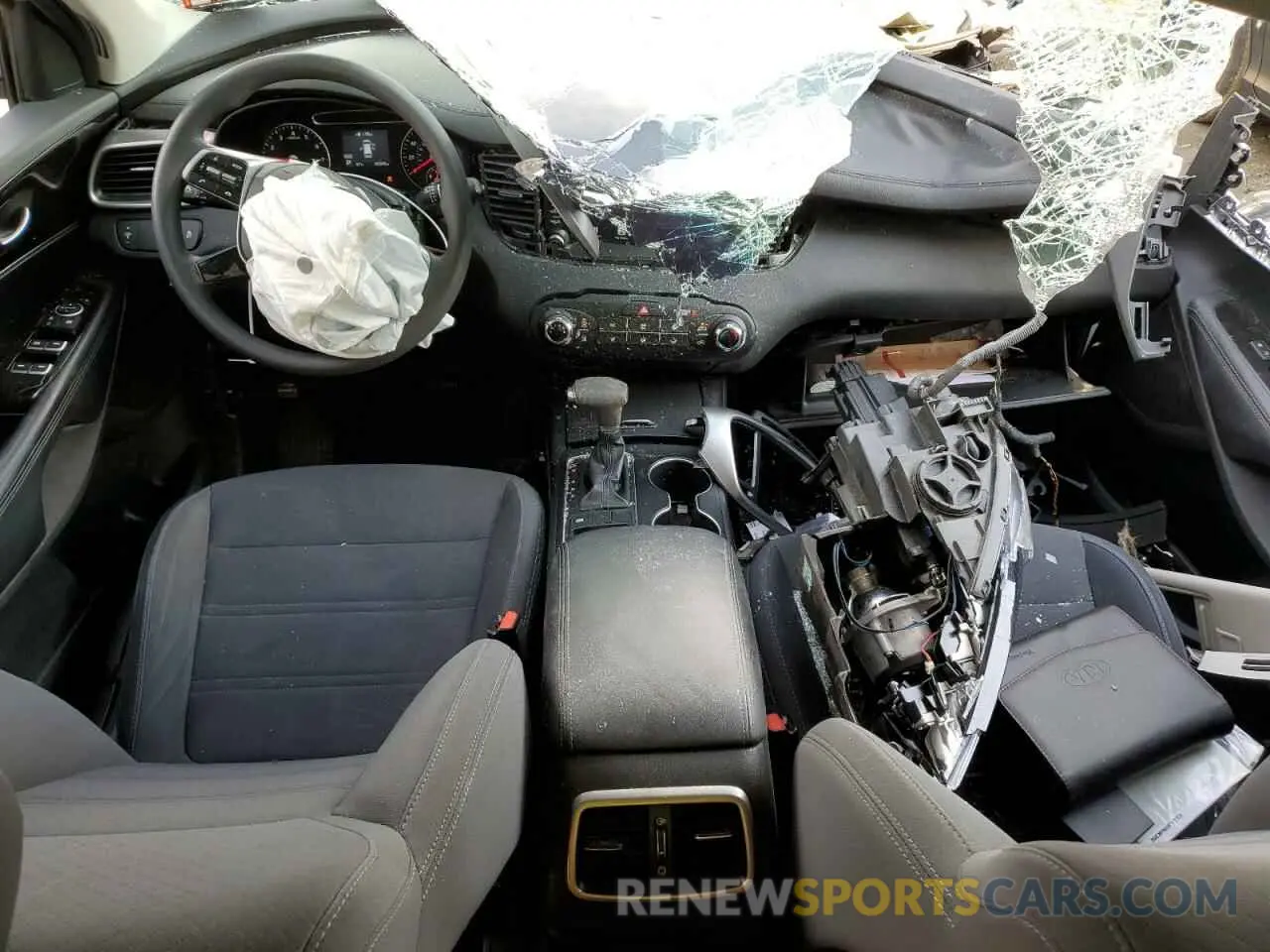 8 Photograph of a damaged car 5XYPG4A32KG497818 KIA SORENTO 2019