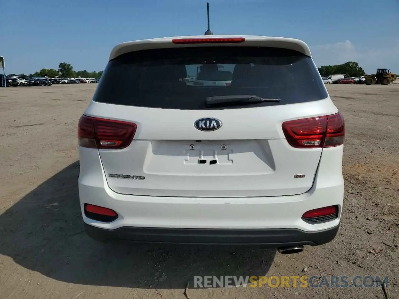 6 Photograph of a damaged car 5XYPG4A32KG502032 KIA SORENTO 2019