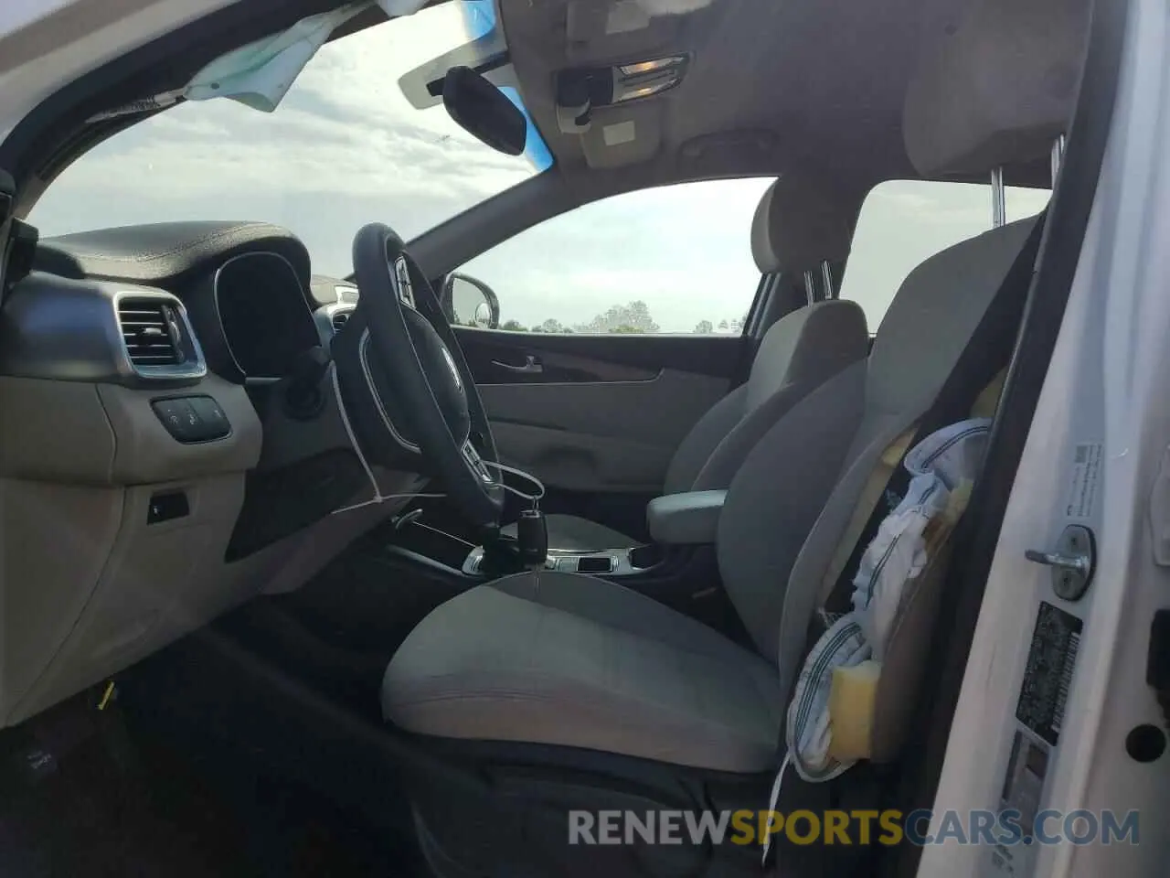 7 Photograph of a damaged car 5XYPG4A32KG502032 KIA SORENTO 2019