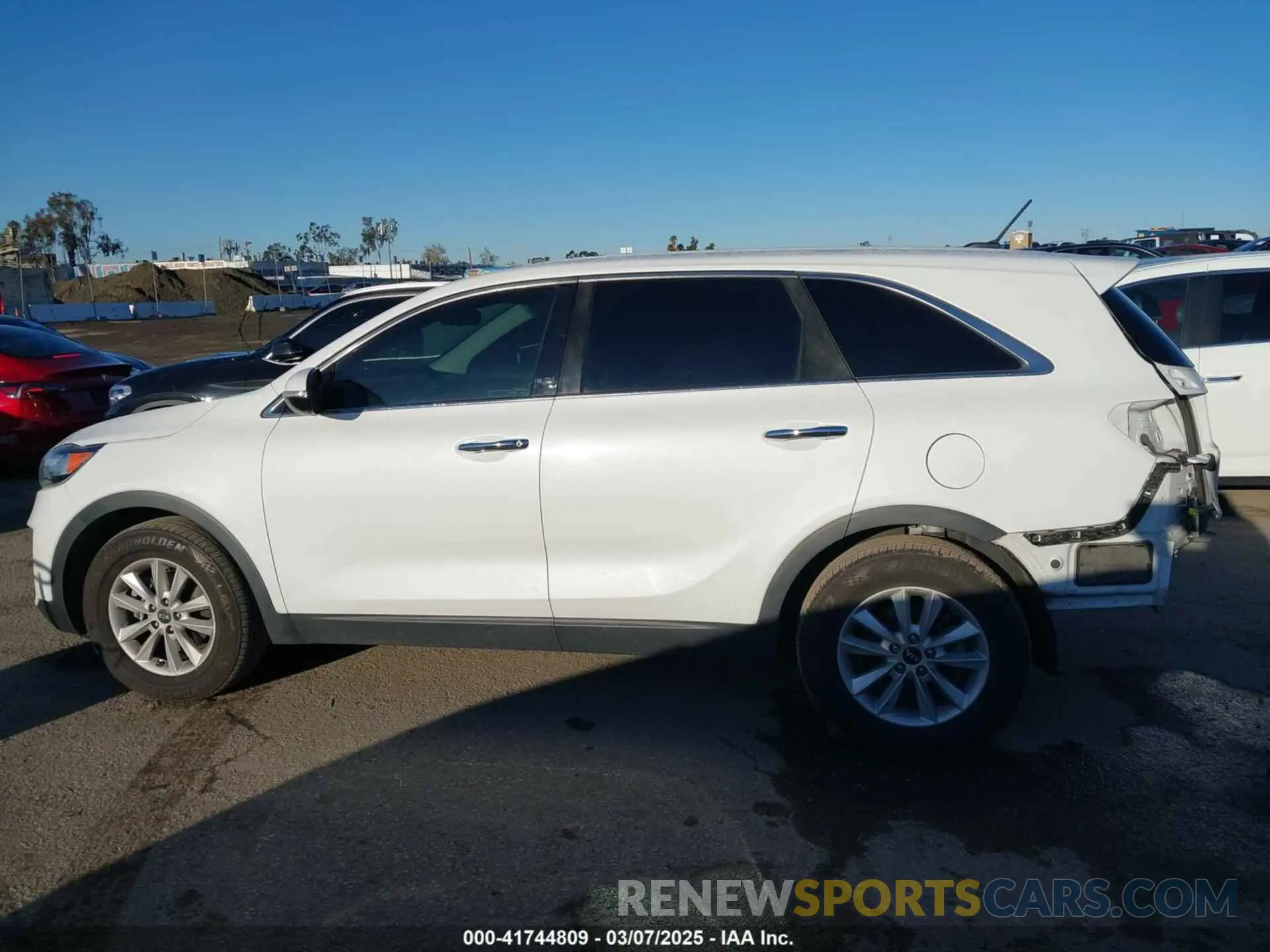 15 Photograph of a damaged car 5XYPG4A32KG503133 KIA SORENTO 2019