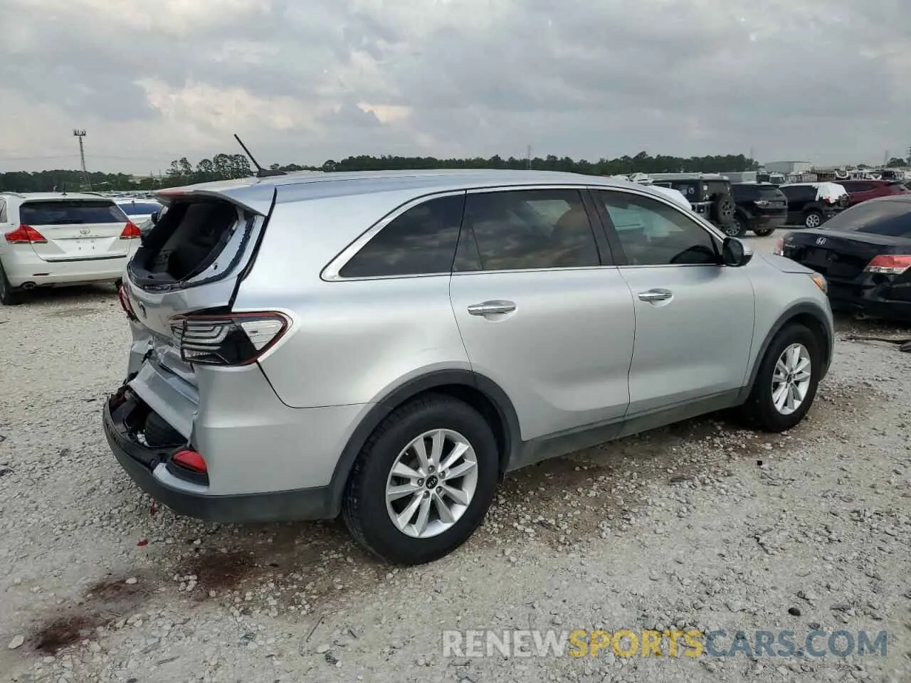 3 Photograph of a damaged car 5XYPG4A32KG510681 KIA SORENTO 2019