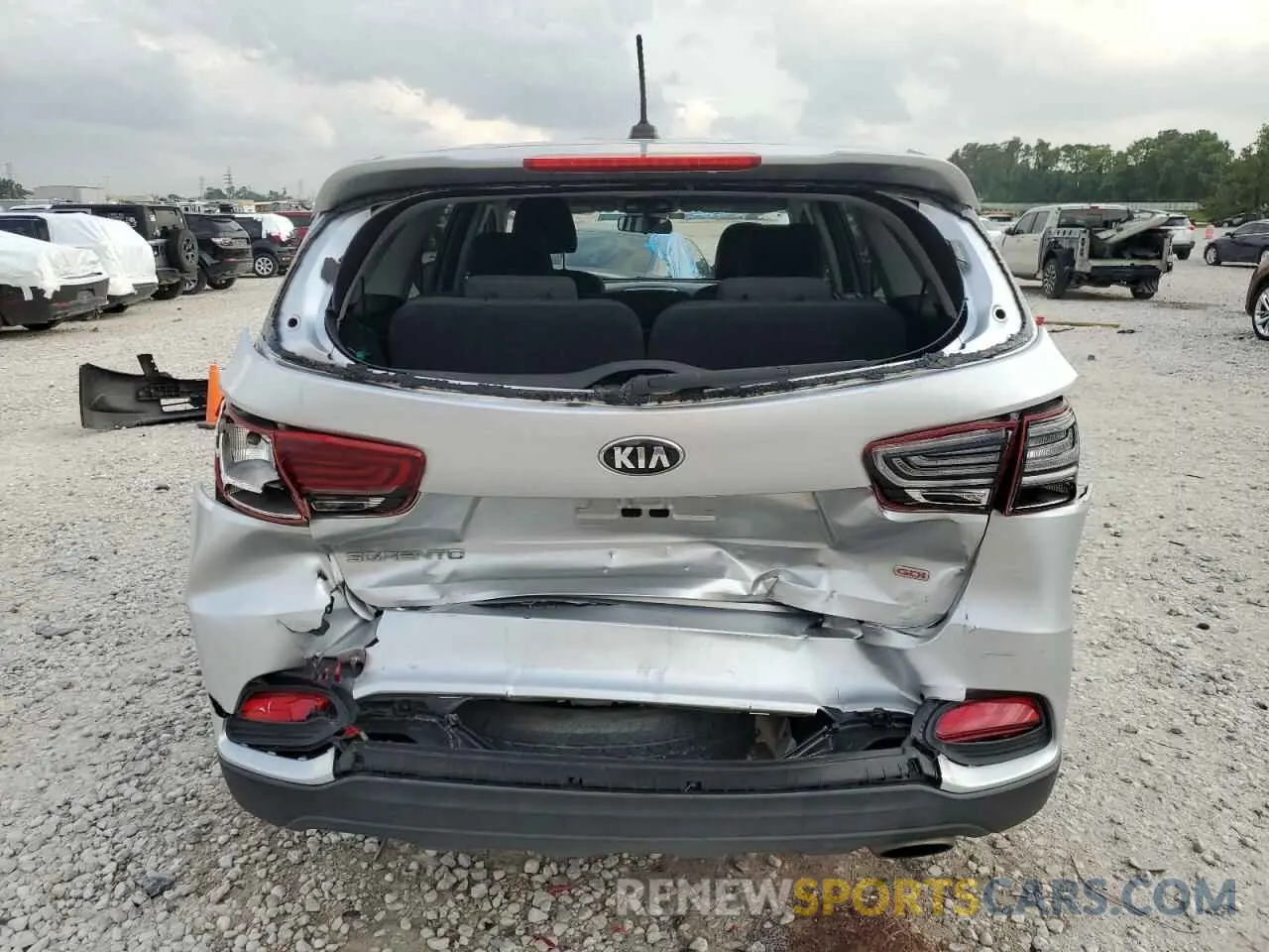 6 Photograph of a damaged car 5XYPG4A32KG510681 KIA SORENTO 2019