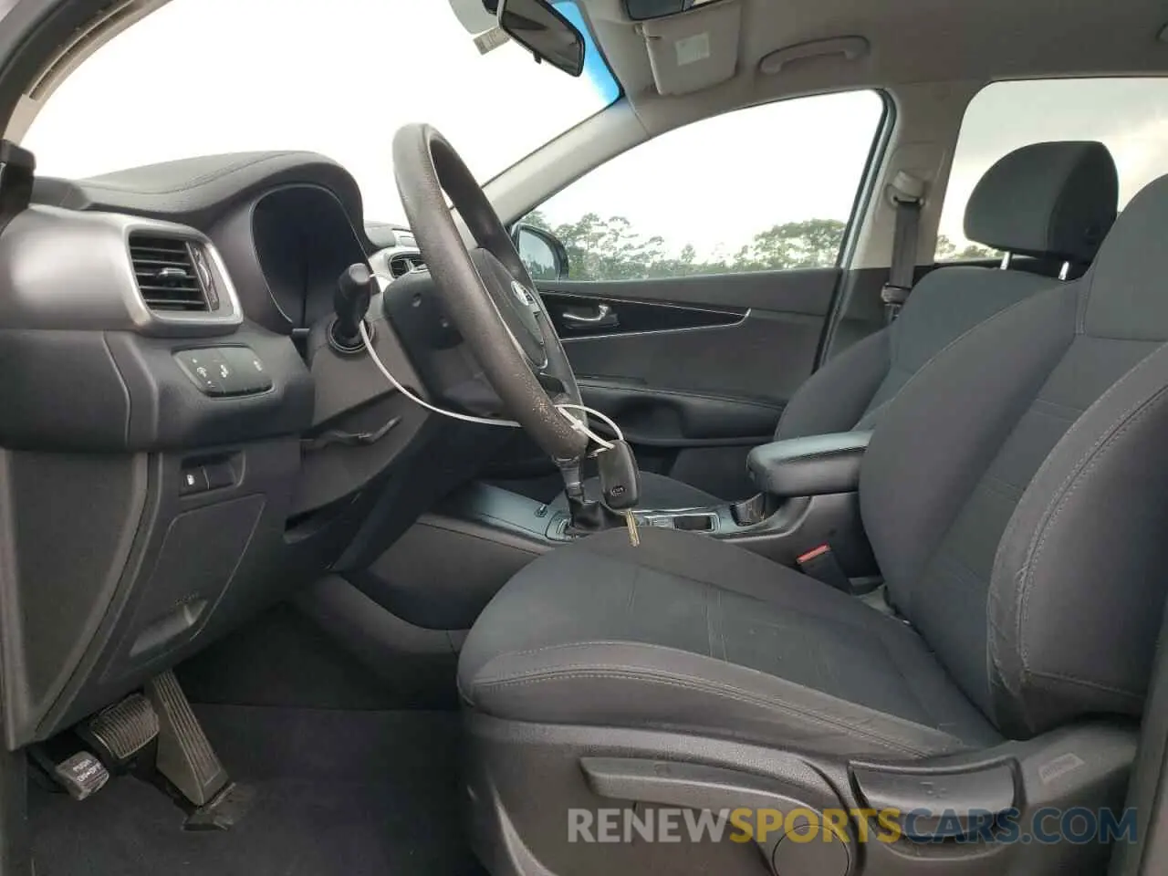 7 Photograph of a damaged car 5XYPG4A32KG510681 KIA SORENTO 2019