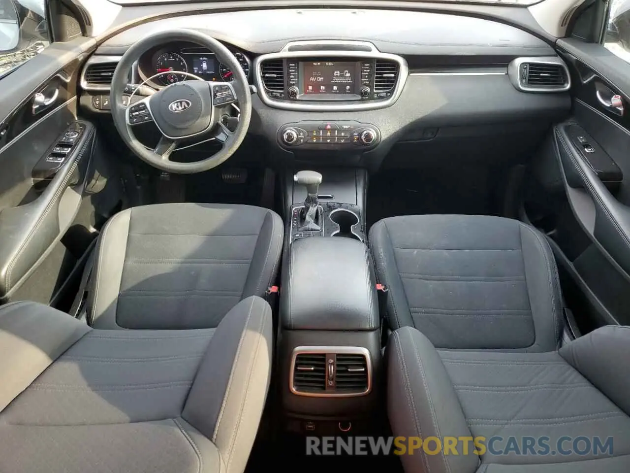 8 Photograph of a damaged car 5XYPG4A32KG510681 KIA SORENTO 2019