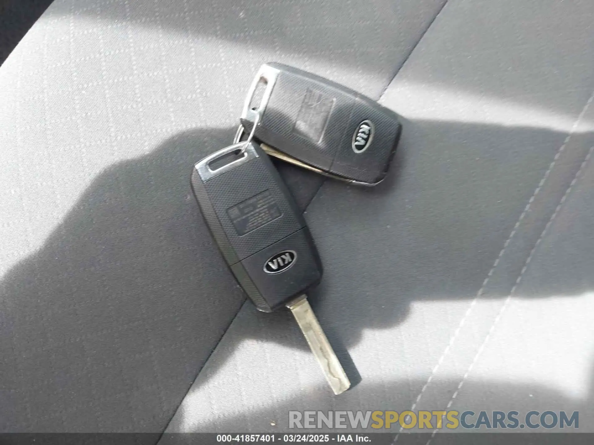 11 Photograph of a damaged car 5XYPG4A32KG512687 KIA SORENTO 2019