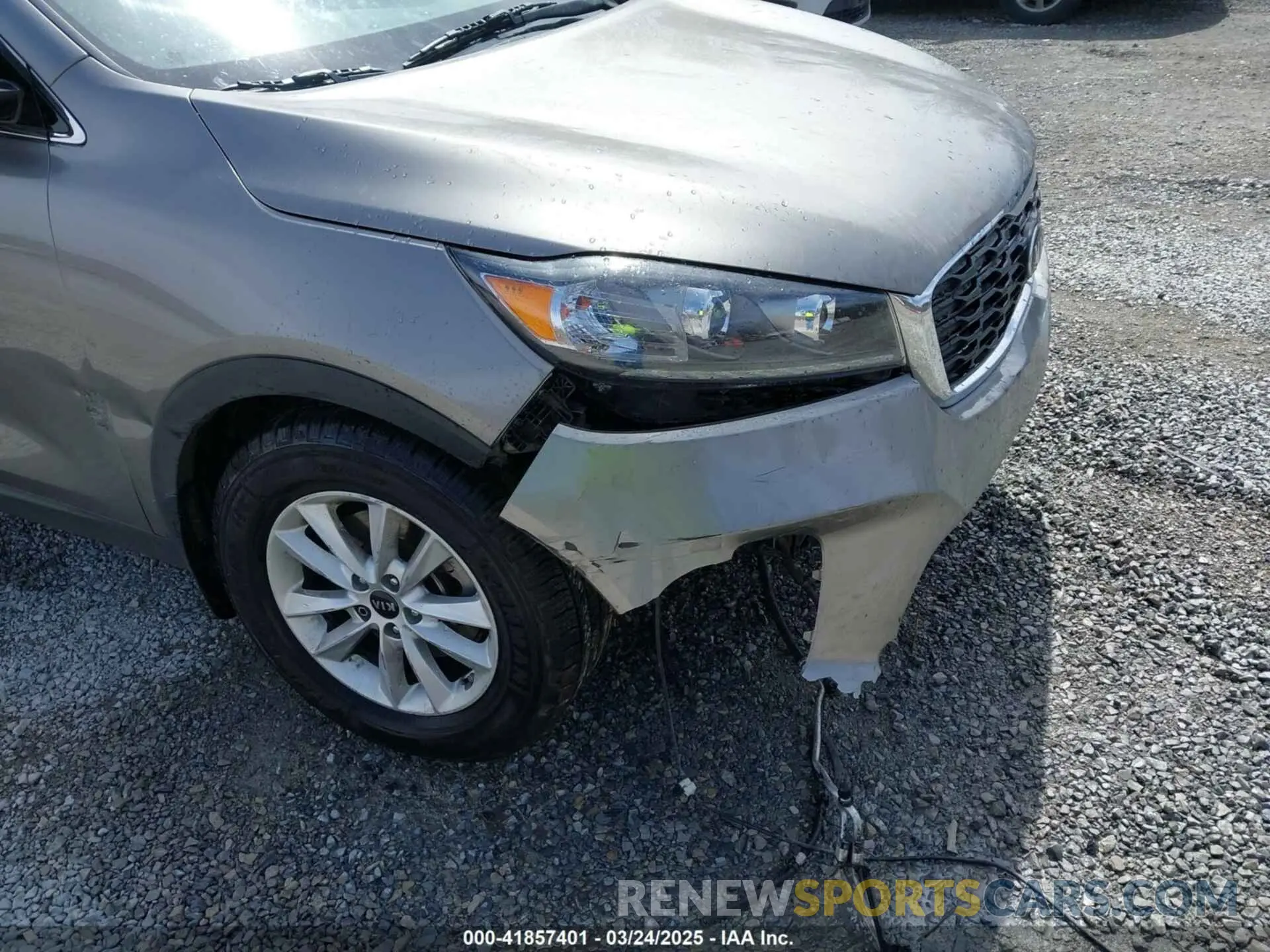 17 Photograph of a damaged car 5XYPG4A32KG512687 KIA SORENTO 2019