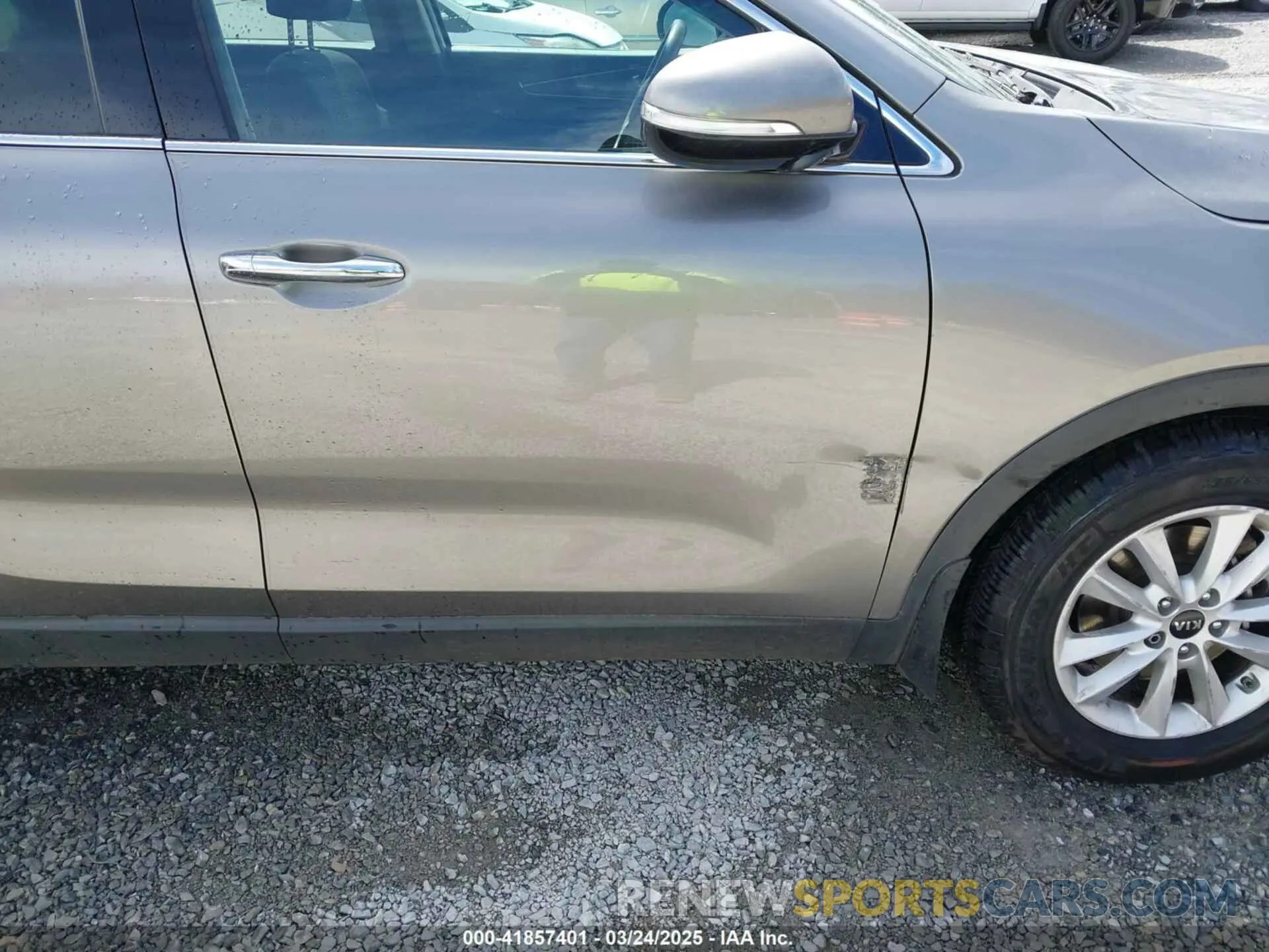18 Photograph of a damaged car 5XYPG4A32KG512687 KIA SORENTO 2019