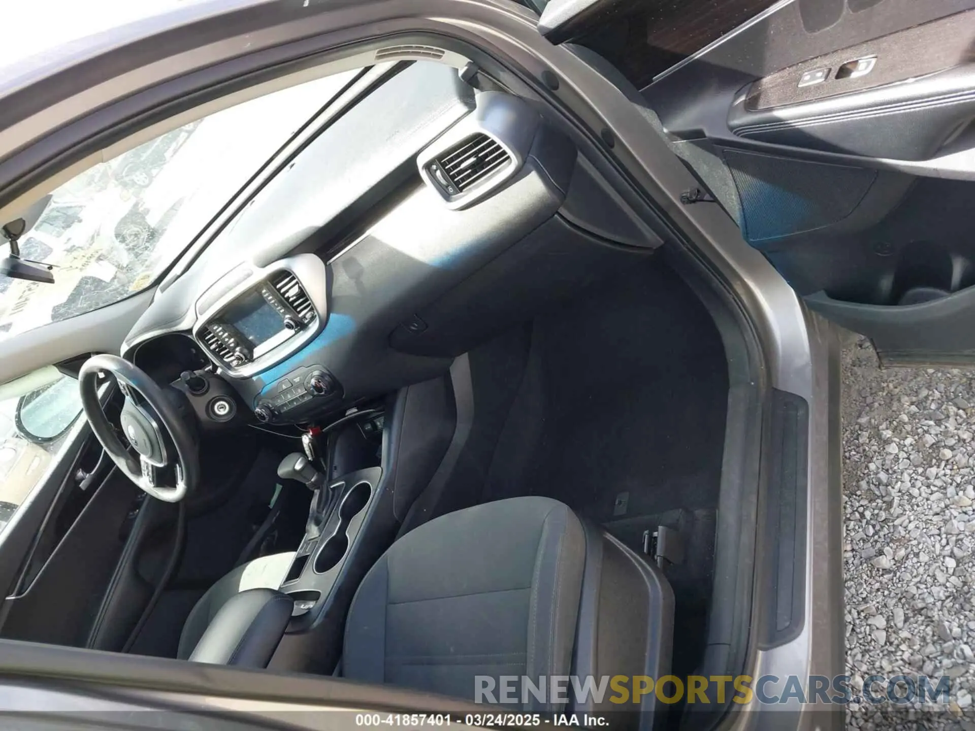 5 Photograph of a damaged car 5XYPG4A32KG512687 KIA SORENTO 2019