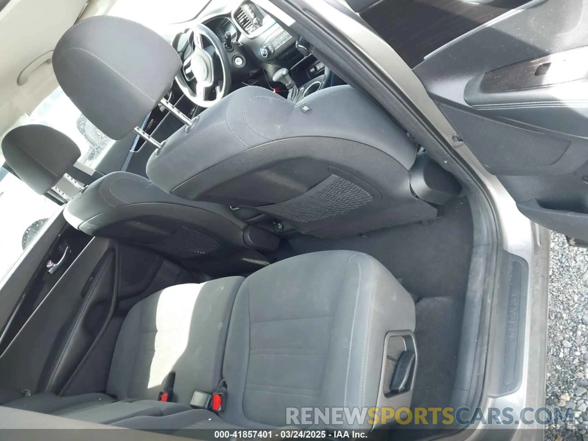 8 Photograph of a damaged car 5XYPG4A32KG512687 KIA SORENTO 2019