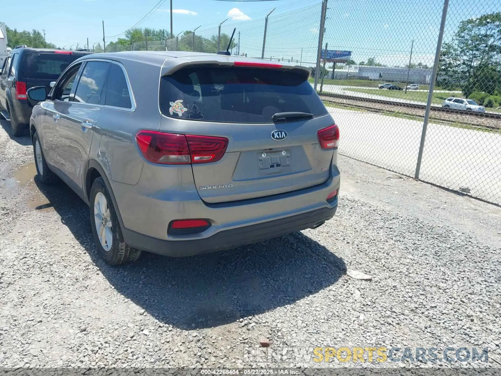 3 Photograph of a damaged car 5XYPG4A32KG513726 KIA SORENTO 2019