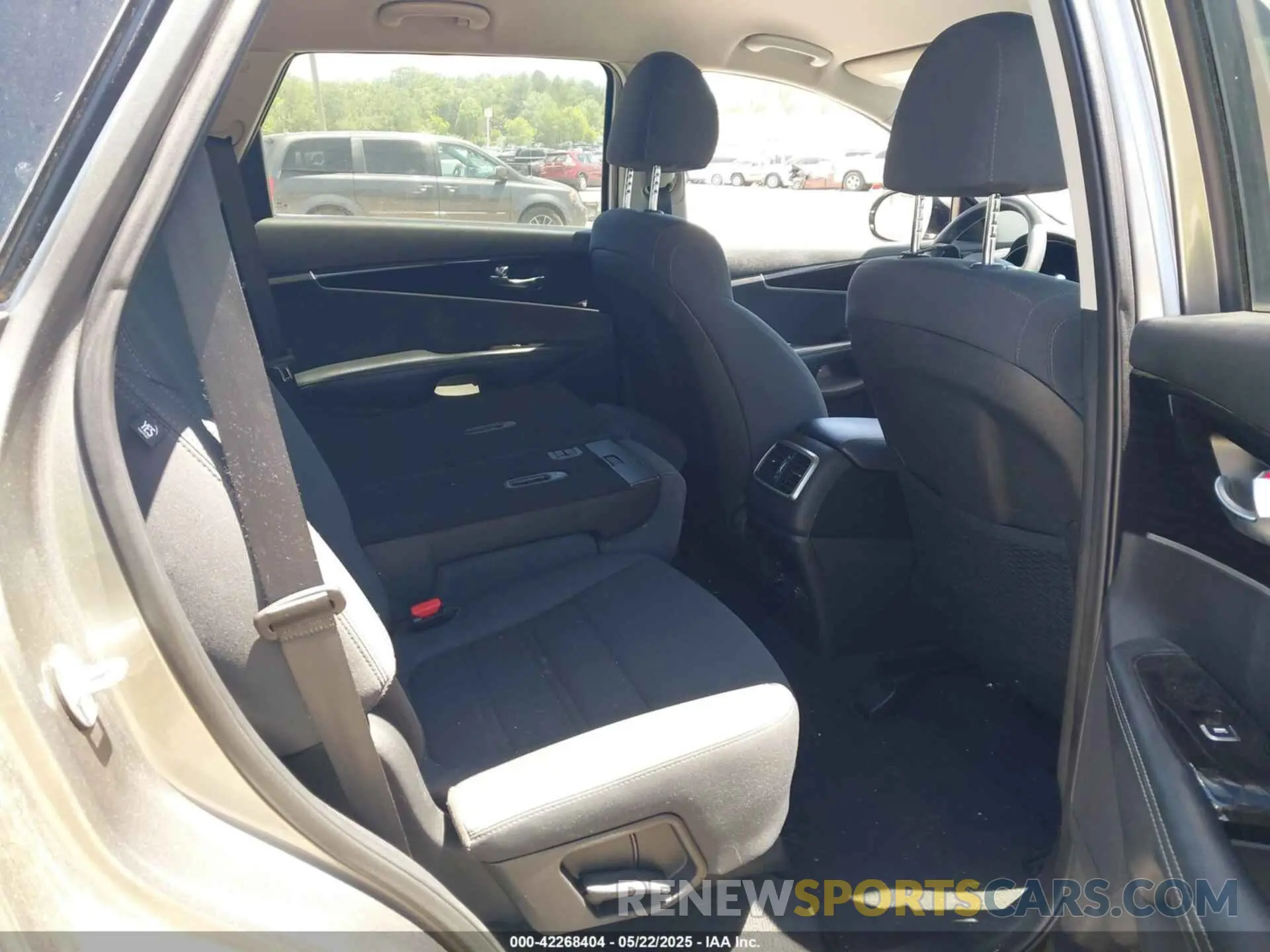 8 Photograph of a damaged car 5XYPG4A32KG513726 KIA SORENTO 2019