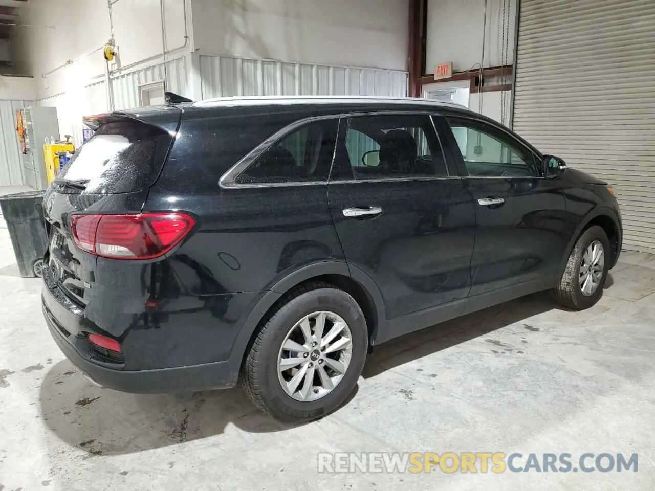 3 Photograph of a damaged car 5XYPG4A32KG526010 KIA SORENTO 2019