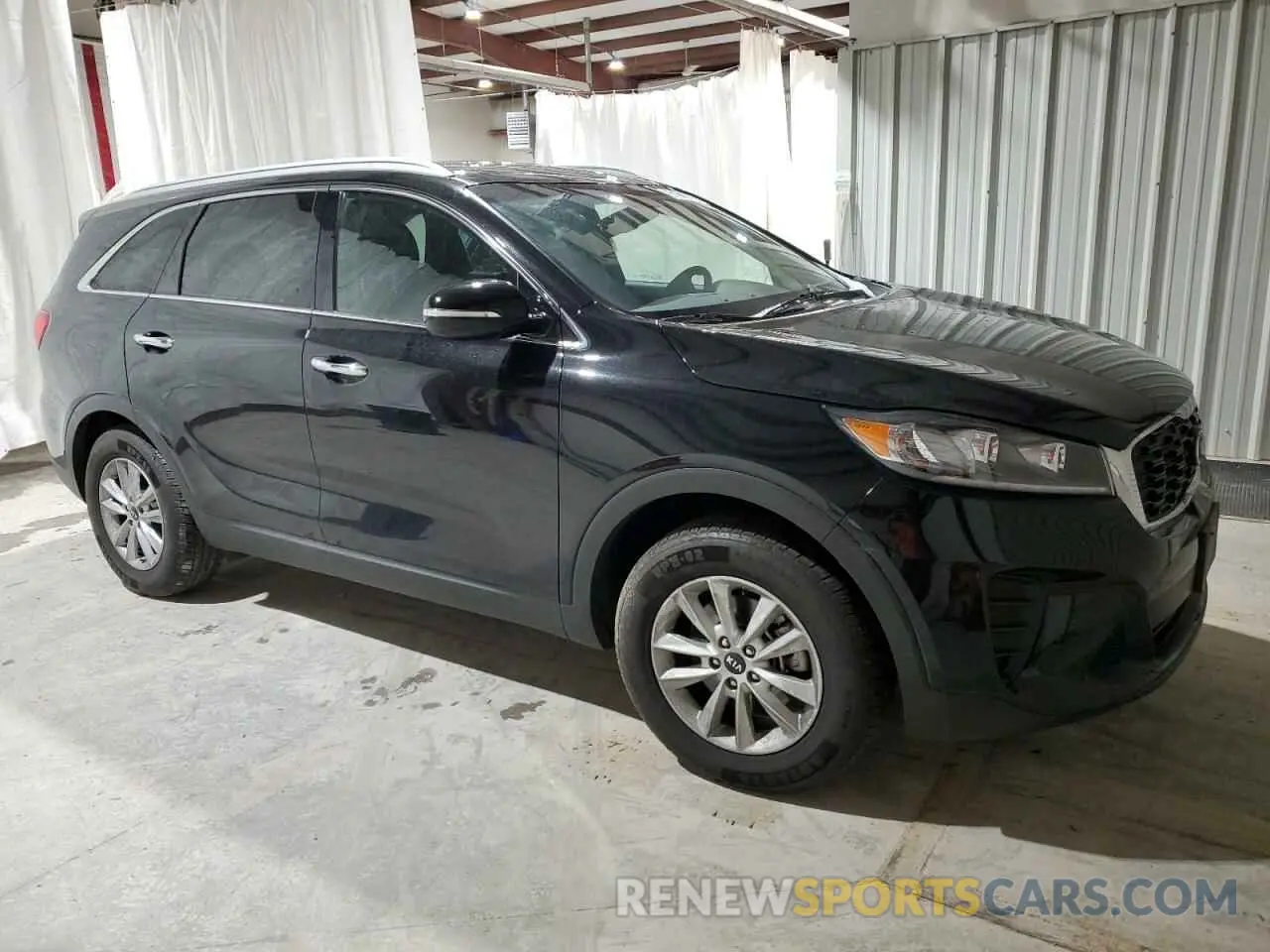 4 Photograph of a damaged car 5XYPG4A32KG526010 KIA SORENTO 2019