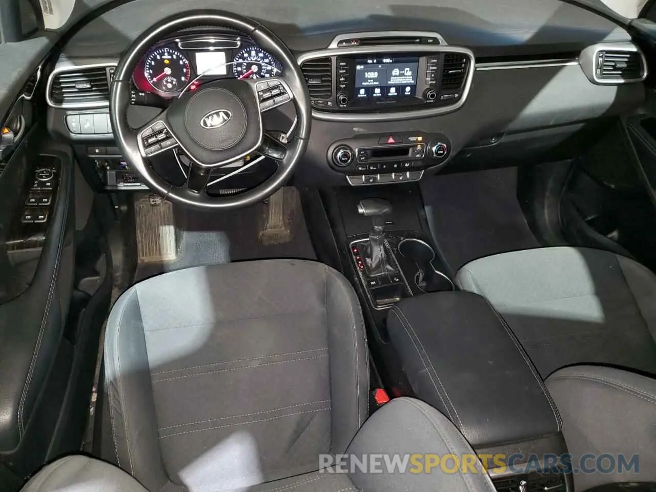 8 Photograph of a damaged car 5XYPG4A32KG526010 KIA SORENTO 2019