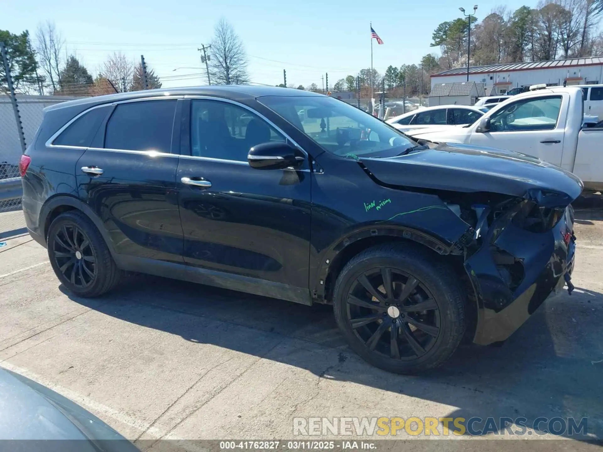 13 Photograph of a damaged car 5XYPG4A32KG533121 KIA SORENTO 2019