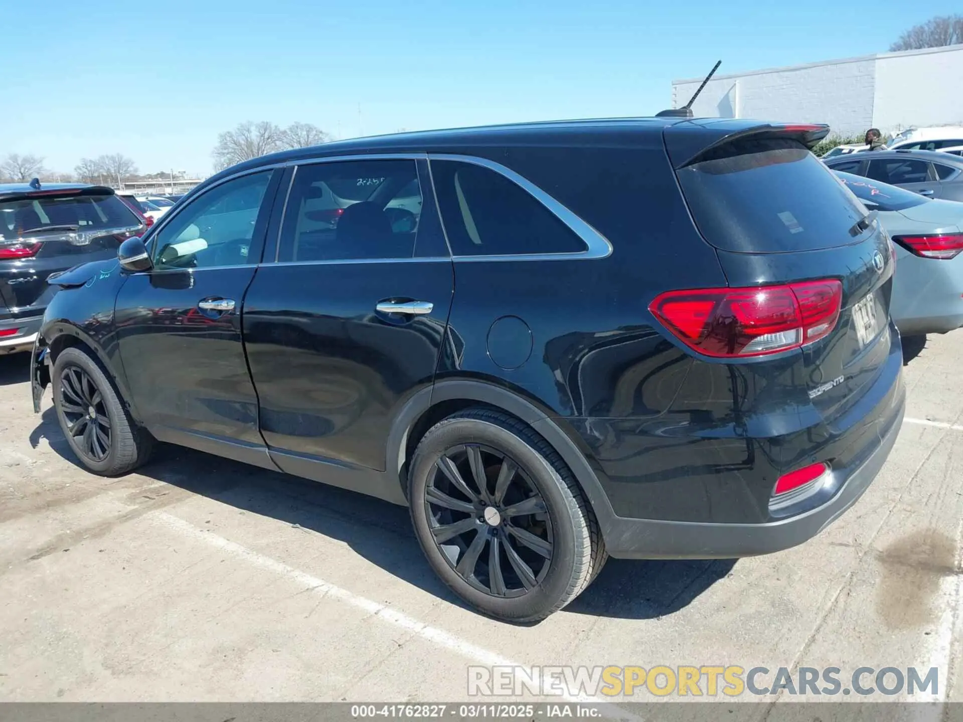 14 Photograph of a damaged car 5XYPG4A32KG533121 KIA SORENTO 2019