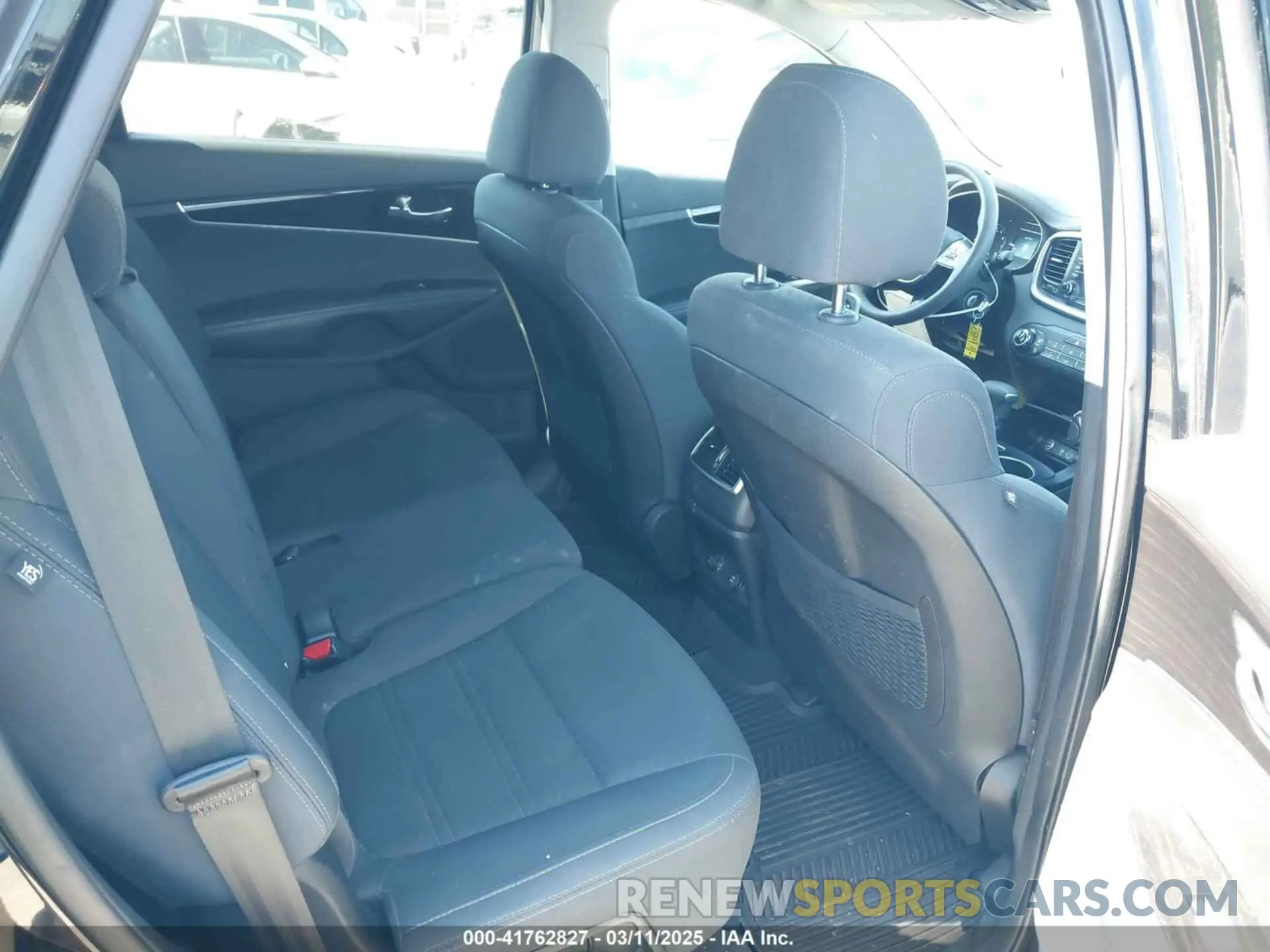 8 Photograph of a damaged car 5XYPG4A32KG533121 KIA SORENTO 2019