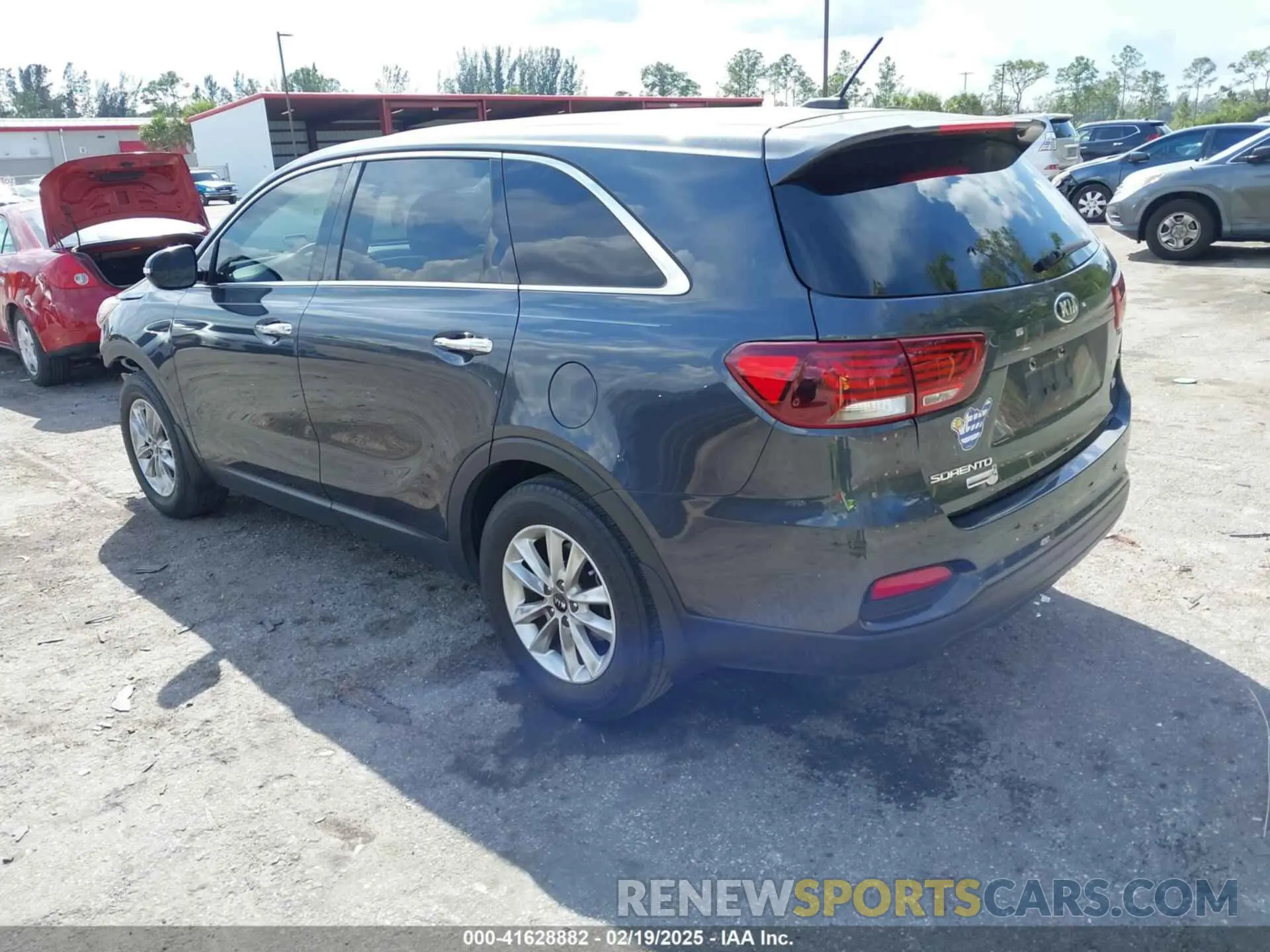 3 Photograph of a damaged car 5XYPG4A32KG538030 KIA SORENTO 2019