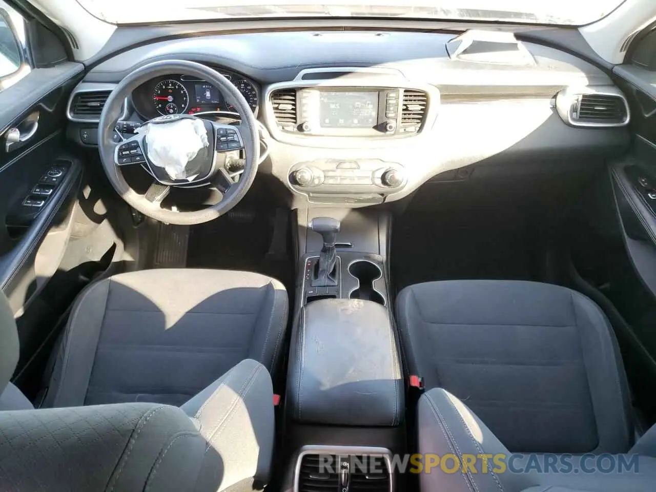 8 Photograph of a damaged car 5XYPG4A32KG547276 KIA SORENTO 2019
