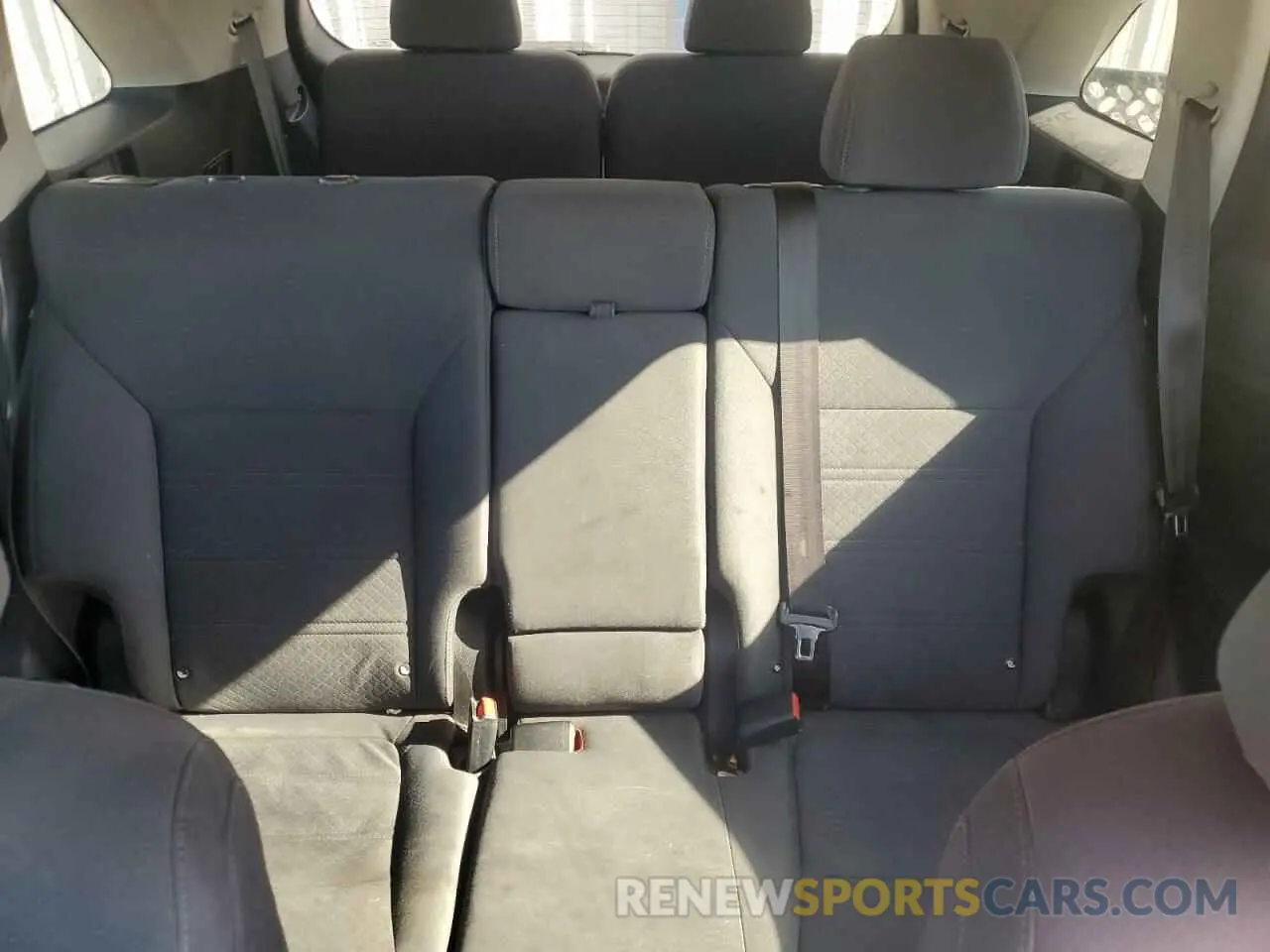 10 Photograph of a damaged car 5XYPG4A32KG563378 KIA SORENTO 2019