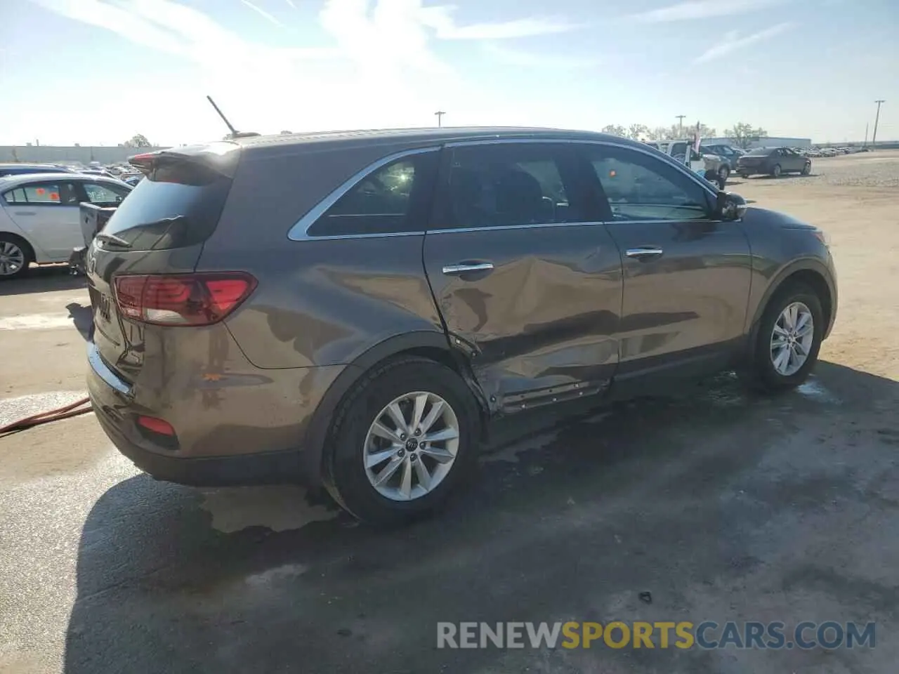 3 Photograph of a damaged car 5XYPG4A32KG563378 KIA SORENTO 2019