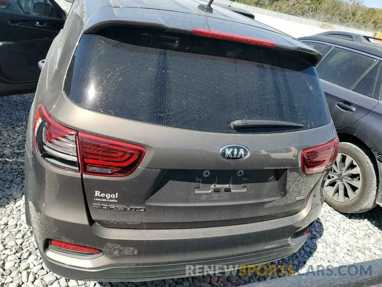 6 Photograph of a damaged car 5XYPG4A32KG563378 KIA SORENTO 2019