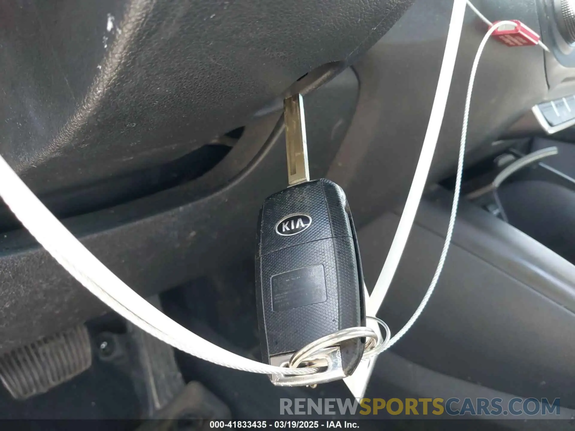 11 Photograph of a damaged car 5XYPG4A32KG568841 KIA SORENTO 2019