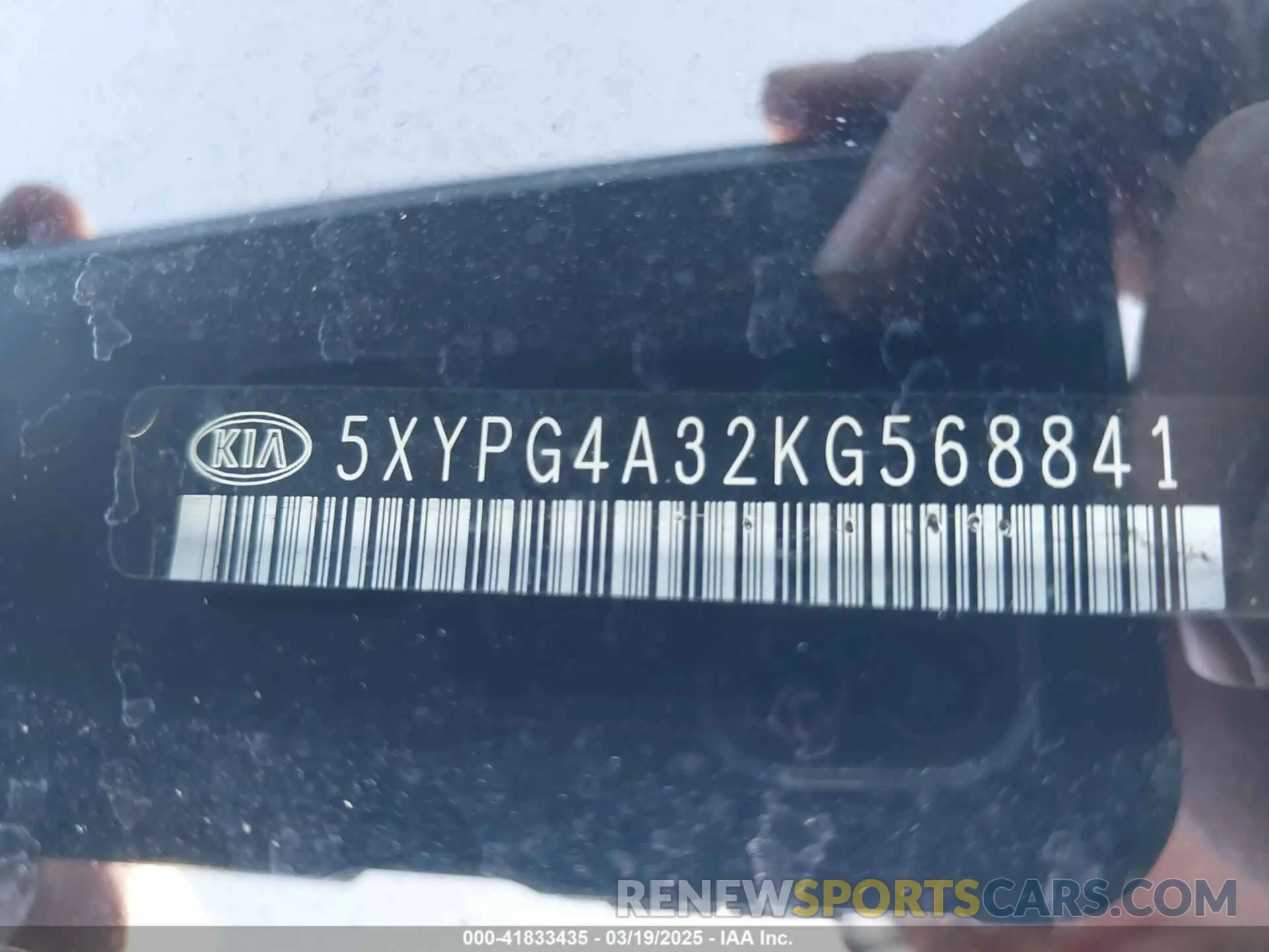17 Photograph of a damaged car 5XYPG4A32KG568841 KIA SORENTO 2019