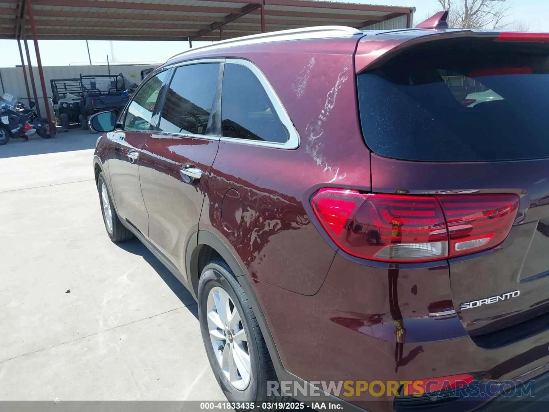 18 Photograph of a damaged car 5XYPG4A32KG568841 KIA SORENTO 2019