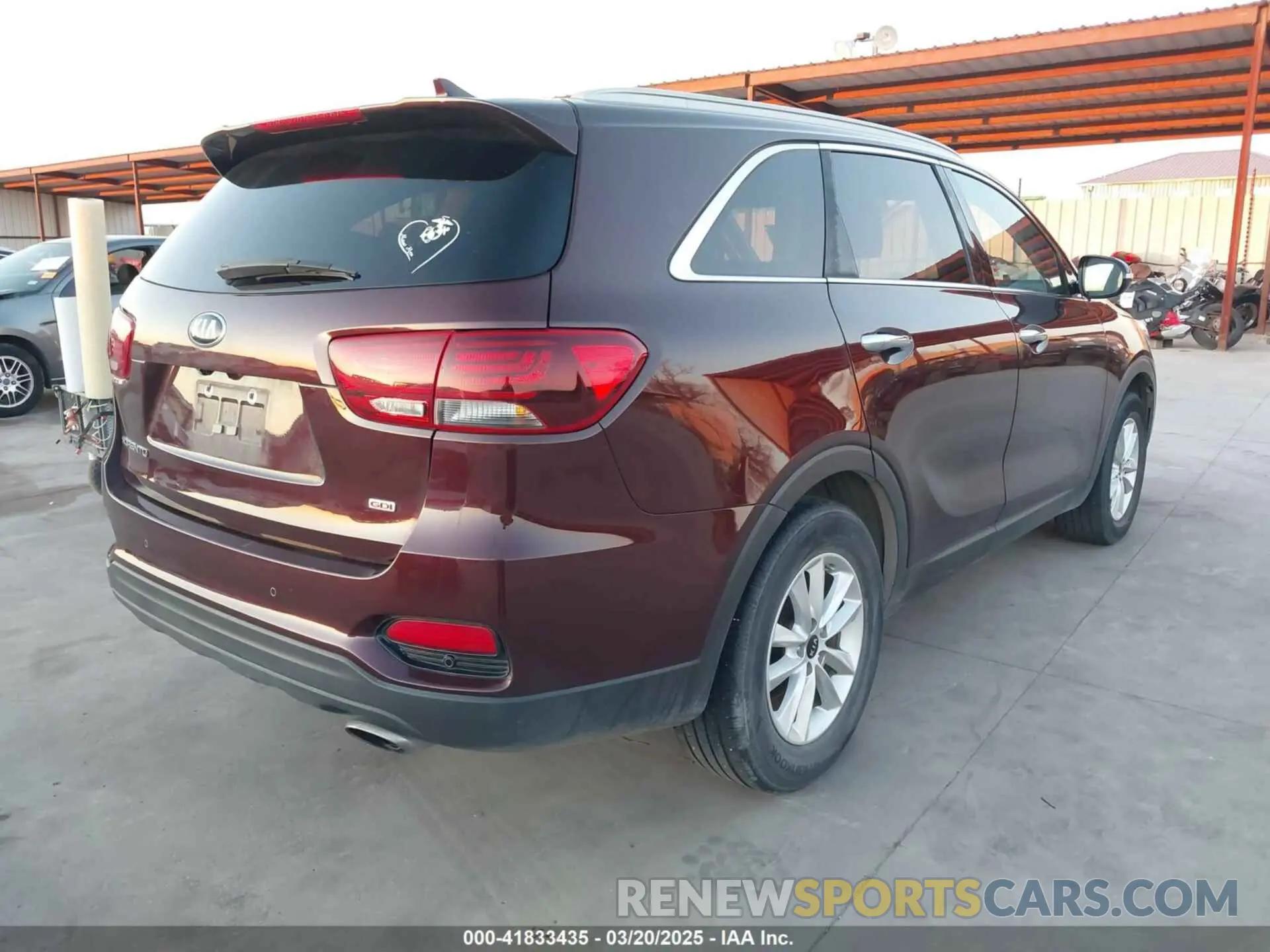 4 Photograph of a damaged car 5XYPG4A32KG568841 KIA SORENTO 2019