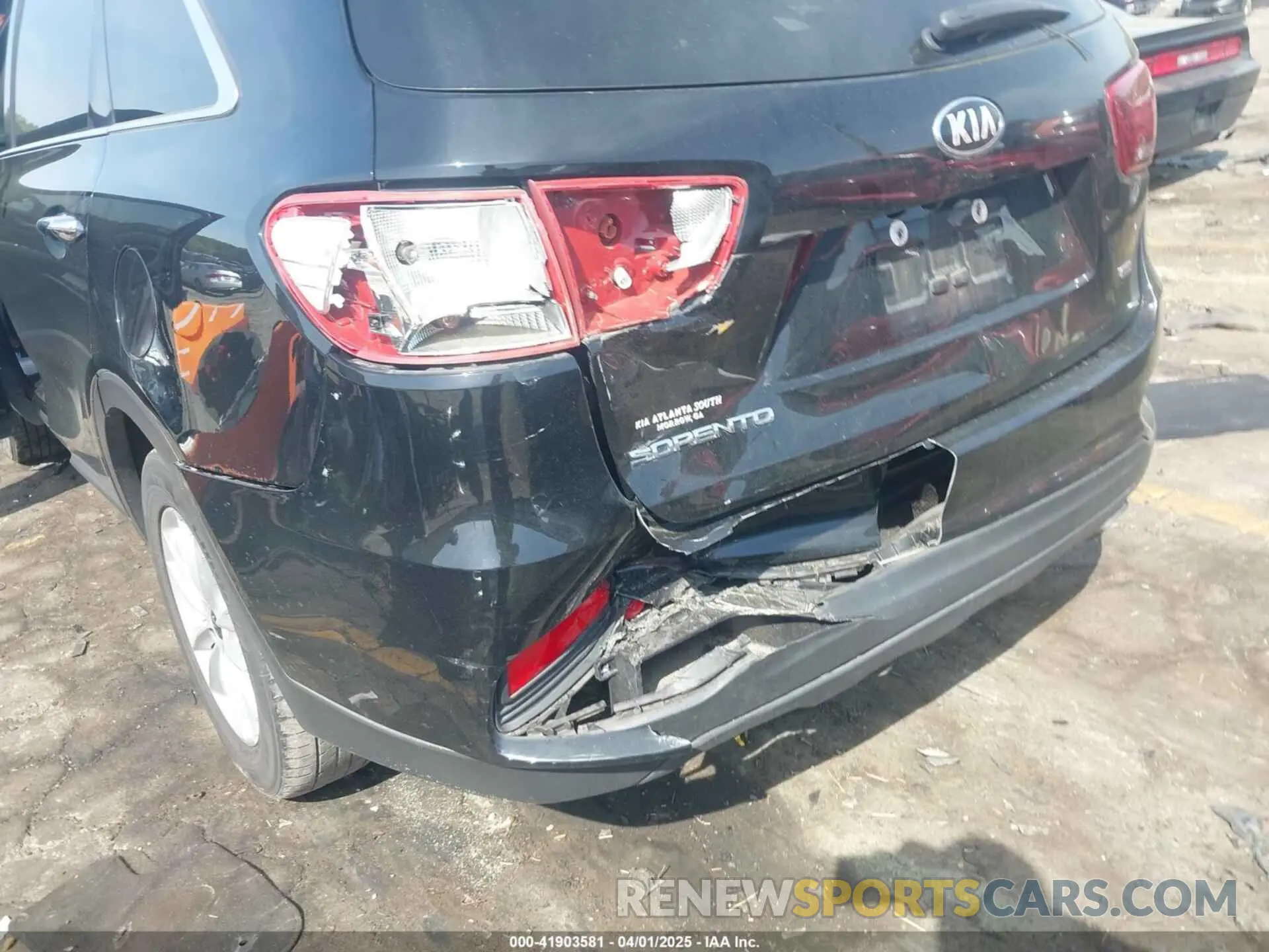 6 Photograph of a damaged car 5XYPG4A32KG581718 KIA SORENTO 2019