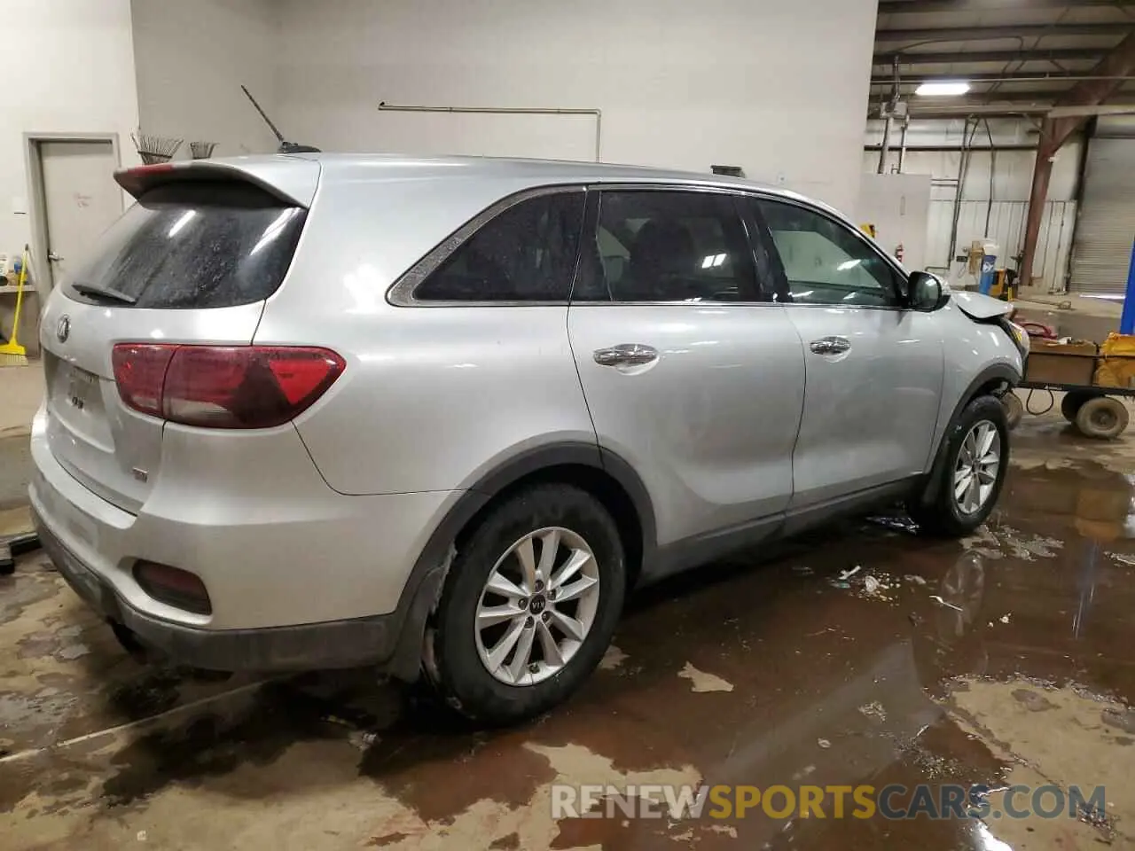 3 Photograph of a damaged car 5XYPG4A32KG589365 KIA SORENTO 2019