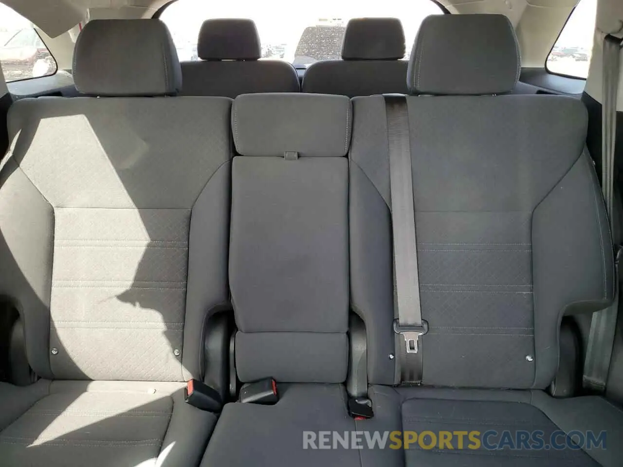 10 Photograph of a damaged car 5XYPG4A32KG591908 KIA SORENTO 2019