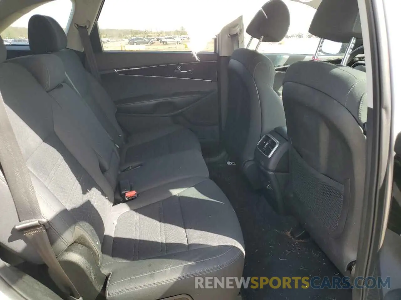 11 Photograph of a damaged car 5XYPG4A32KG591908 KIA SORENTO 2019