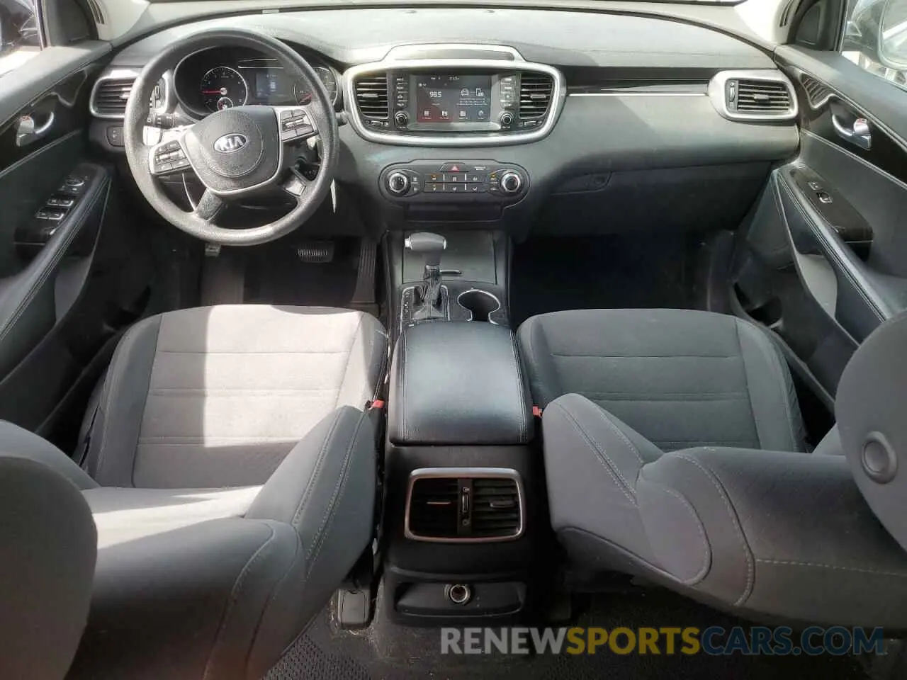 8 Photograph of a damaged car 5XYPG4A32KG603233 KIA SORENTO 2019