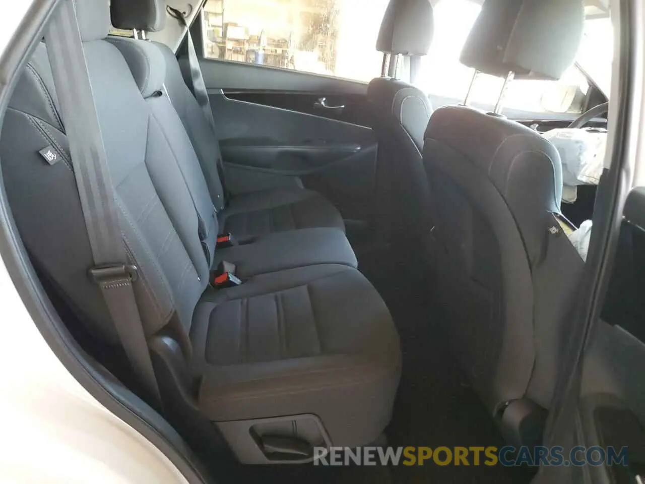 11 Photograph of a damaged car 5XYPG4A32KG611297 KIA SORENTO 2019
