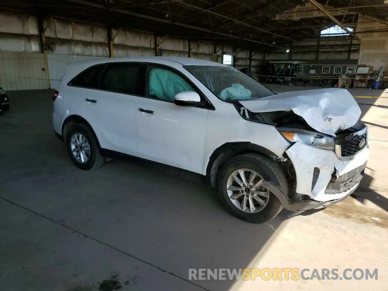 4 Photograph of a damaged car 5XYPG4A32KG611297 KIA SORENTO 2019