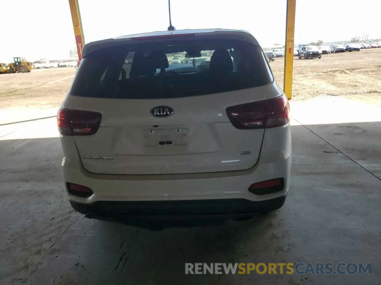6 Photograph of a damaged car 5XYPG4A32KG611297 KIA SORENTO 2019