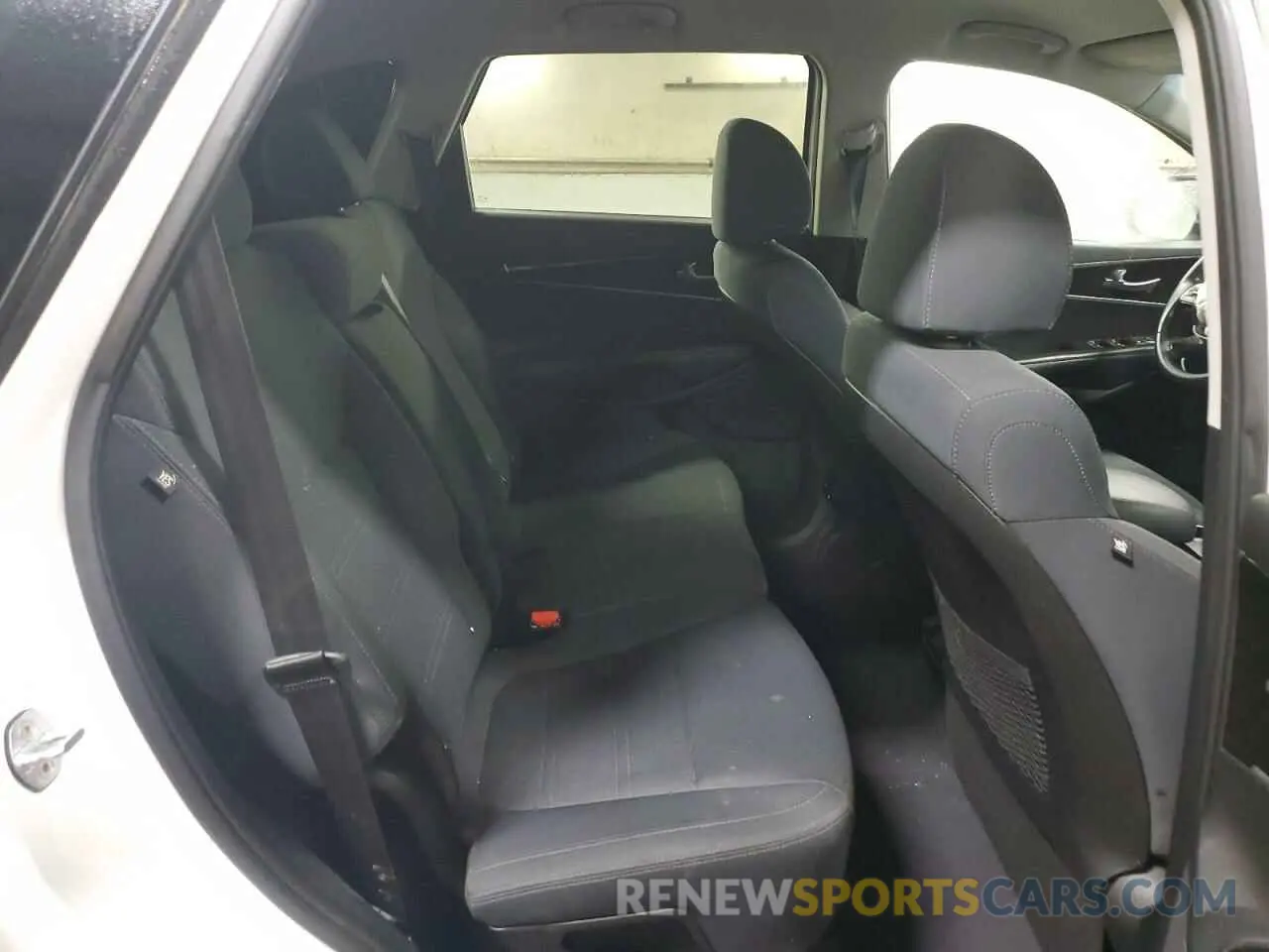 10 Photograph of a damaged car 5XYPG4A33KG439765 KIA SORENTO 2019