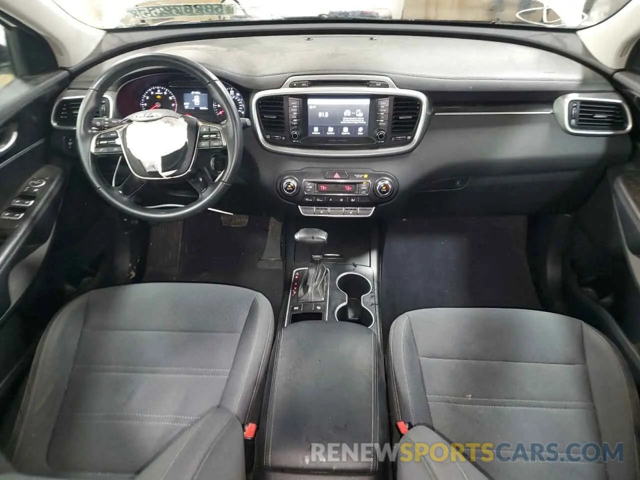 8 Photograph of a damaged car 5XYPG4A33KG439765 KIA SORENTO 2019