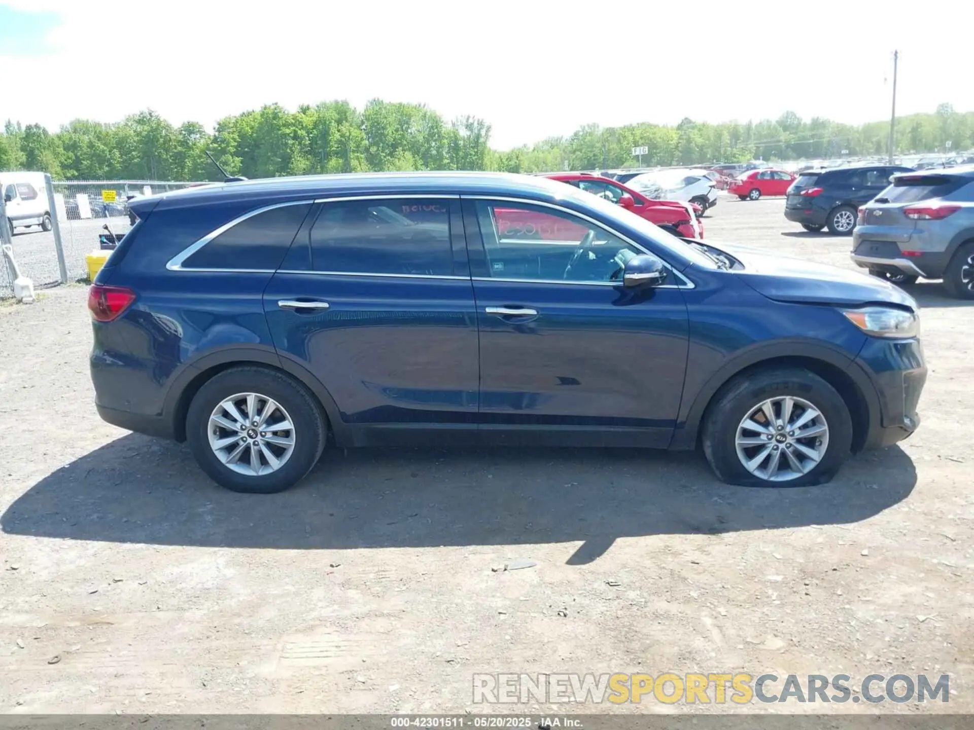 12 Photograph of a damaged car 5XYPG4A33KG463046 KIA SORENTO 2019