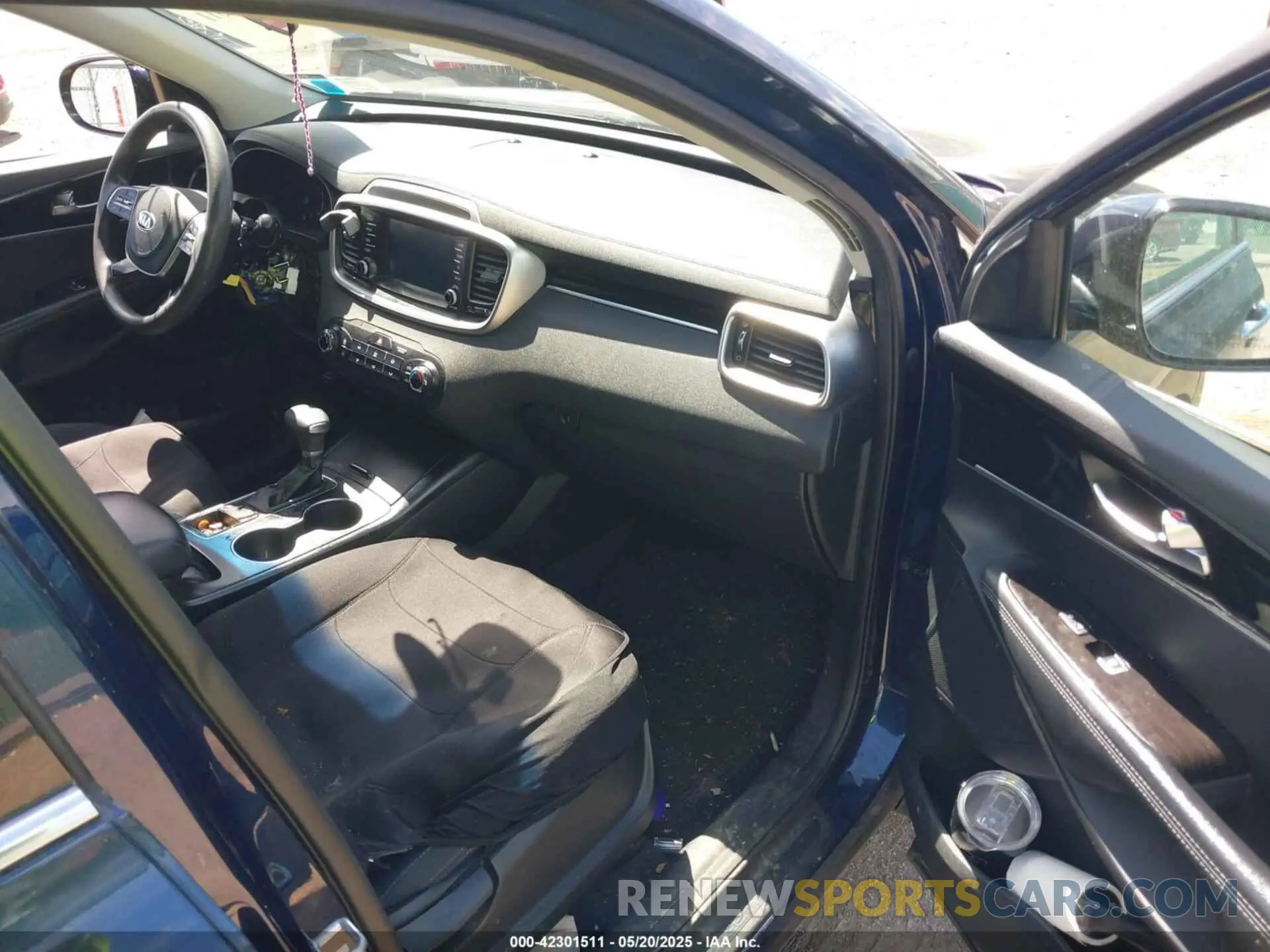 5 Photograph of a damaged car 5XYPG4A33KG463046 KIA SORENTO 2019