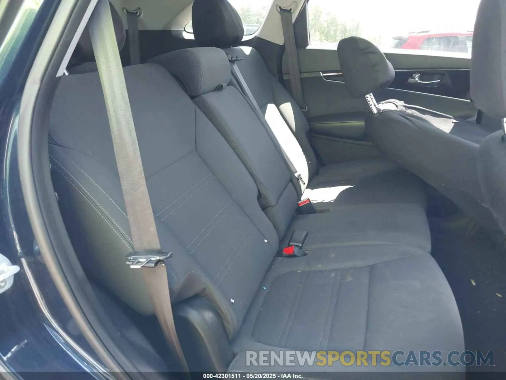8 Photograph of a damaged car 5XYPG4A33KG463046 KIA SORENTO 2019