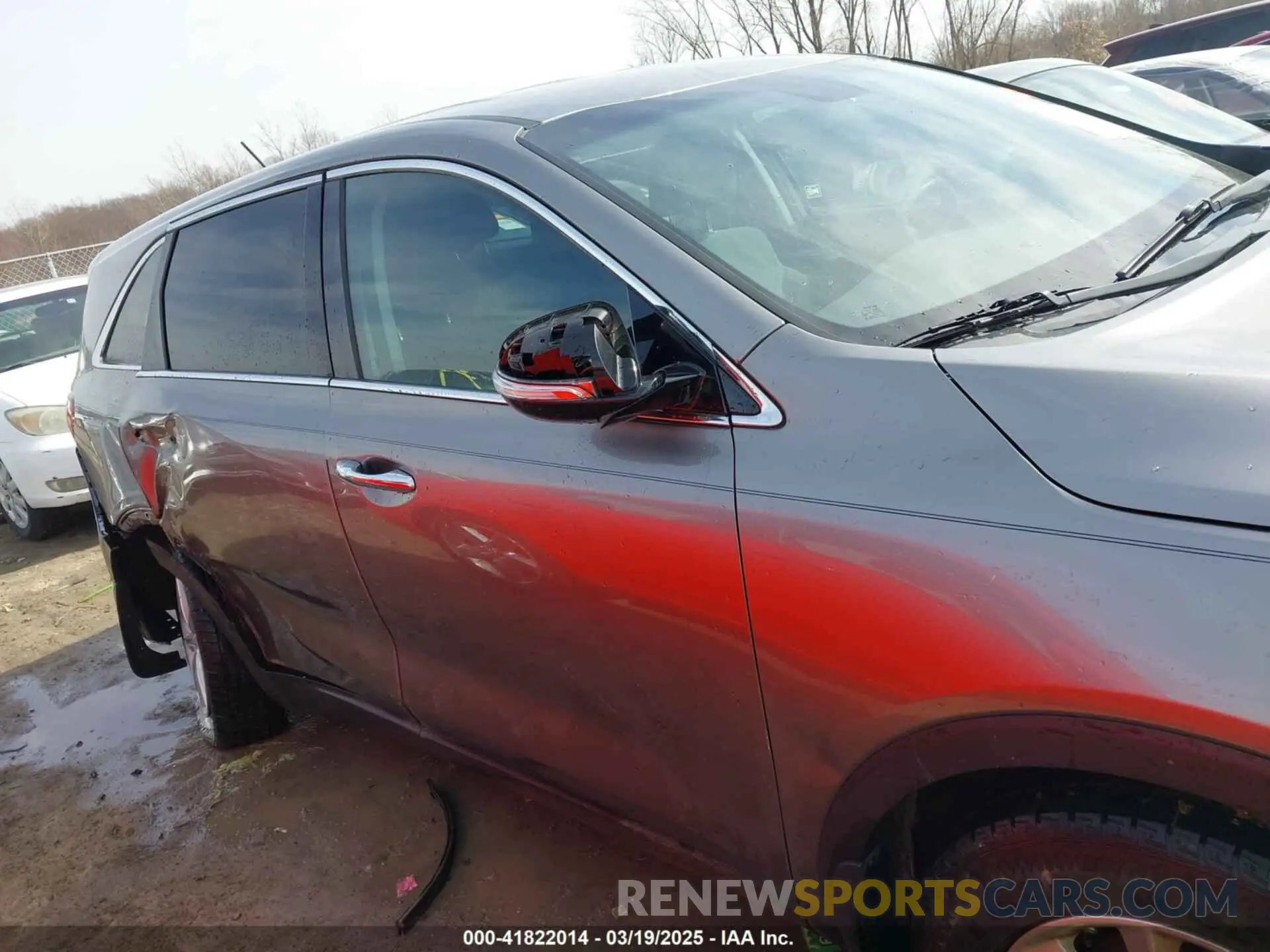 13 Photograph of a damaged car 5XYPG4A33KG476458 KIA SORENTO 2019